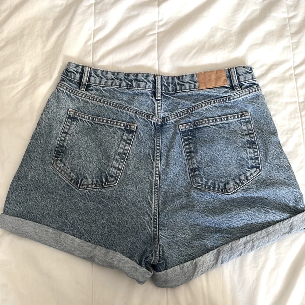 Zara mom Fit Jean Short in Acid Wash - Picture 12 of 13